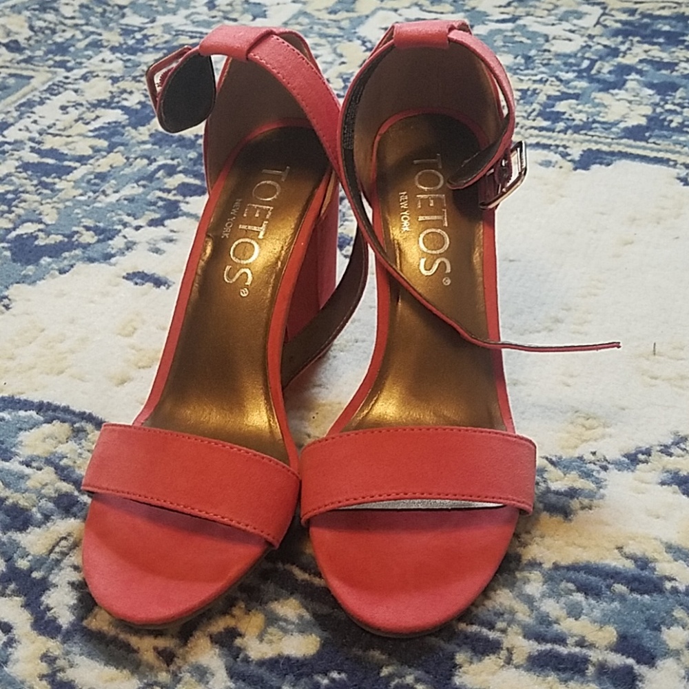 Toetos heels